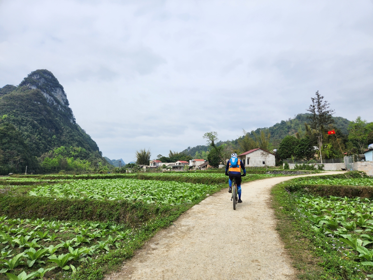 Cycling from Ba Be to Cao Bang: A Scenic Adventure Through Vietnam’s Northeast